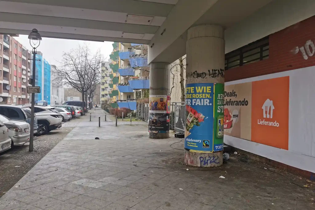 Wildposting in der Kirchbachstraße (Lichtenrade)